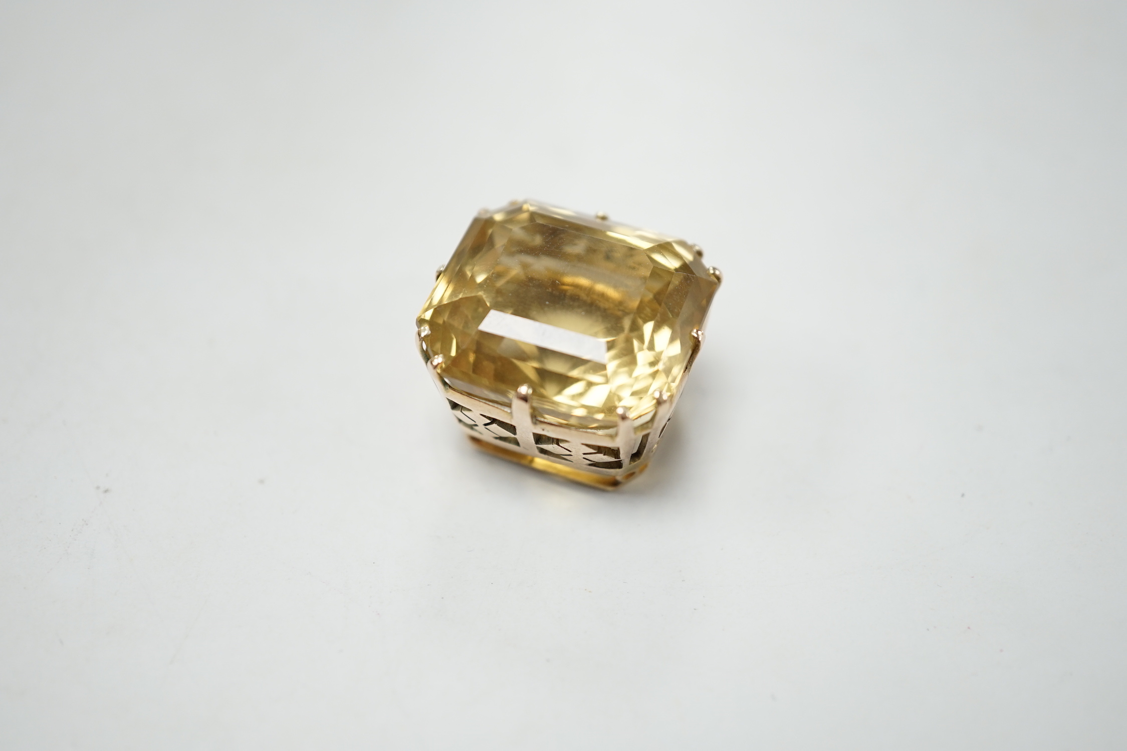 A modern 750 metal mounted citrine set pendant, 25mm, gross weight 14.8 grams.